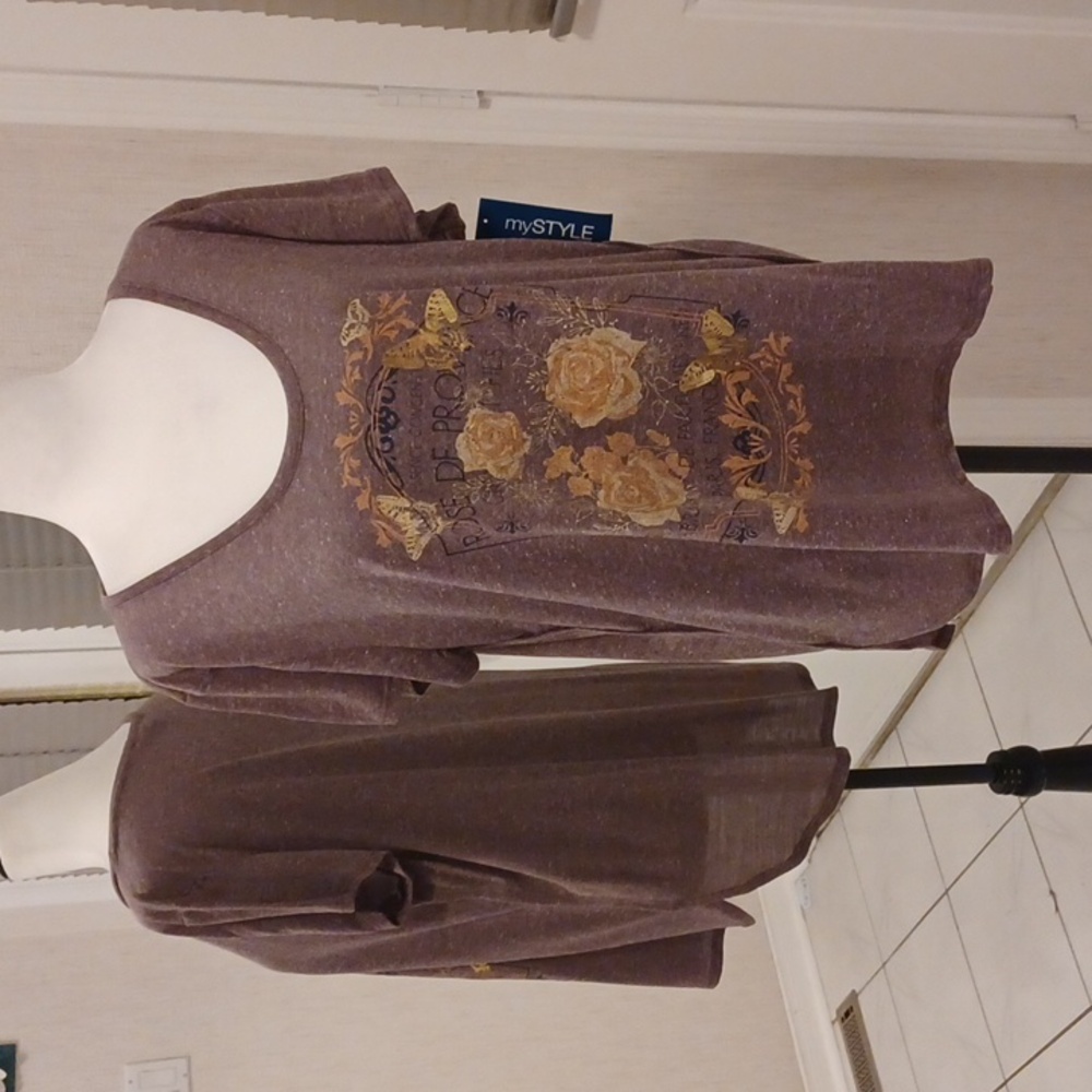 4/$40 New Dusty Purple Floral Tee - Size XL